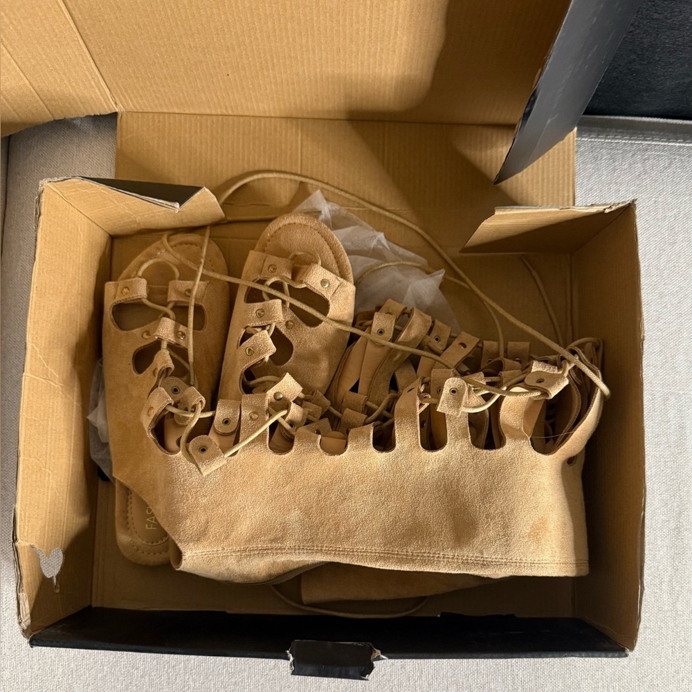 Fashion Nova Ready Set Go Gladiator Sandals – Beige | Size 6 - Picture 2 of 5